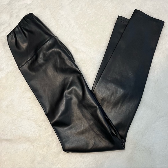 Wilfred Free by Aritzia Black Daria Short Vegan Leather Leggings - size S - Picture 2 of 6